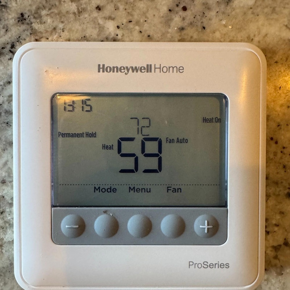 Honeywell Home ProSeries TH4110U2005‎ T4 Pro Programmable Thermostat